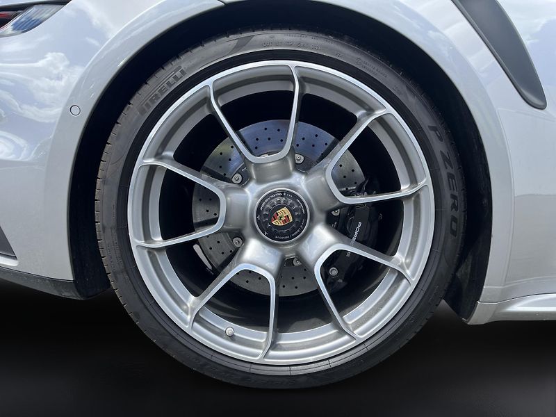 Porsche 911 Turbo S - fotka 13 z 28