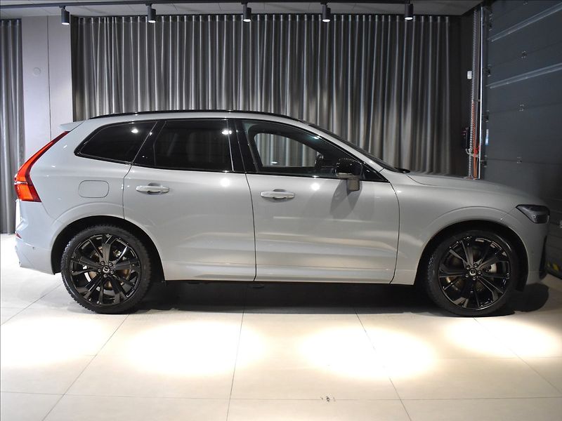 Volvo XC60 2,0 B5 AWD Ultra B&W,Pano,BLIS - fotka 5 z 17