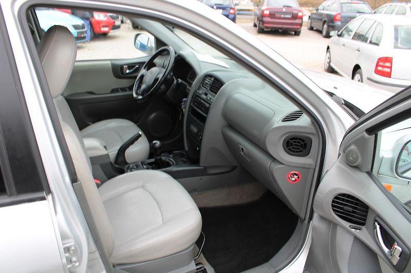 Hyundai Santa Fe (2006) 2,4i KLIMA TEMPOMAT EL.OKNA - fotka 13 z 15