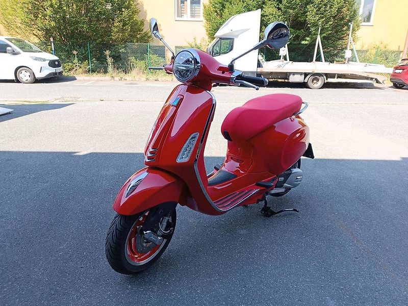 Vespa Primavera 125 3V ABS (2026) E5+ RED FL26  (příslušenství - fotka 3 z 9
