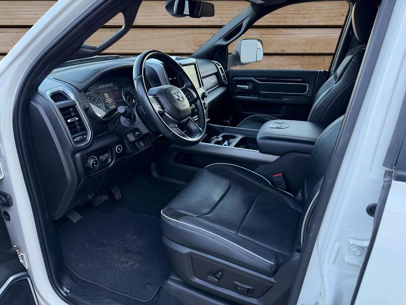 Dodge RAM (2022) +2500+LARAMIE+LPG+HEAVY DUTY+ - fotka 15 z 24