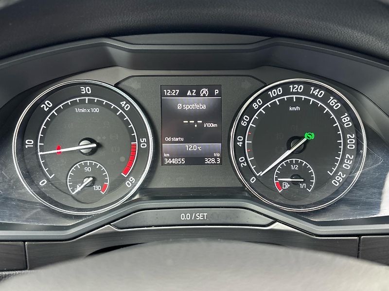 Škoda Superb STYLE DSG - fotka 11 z 25