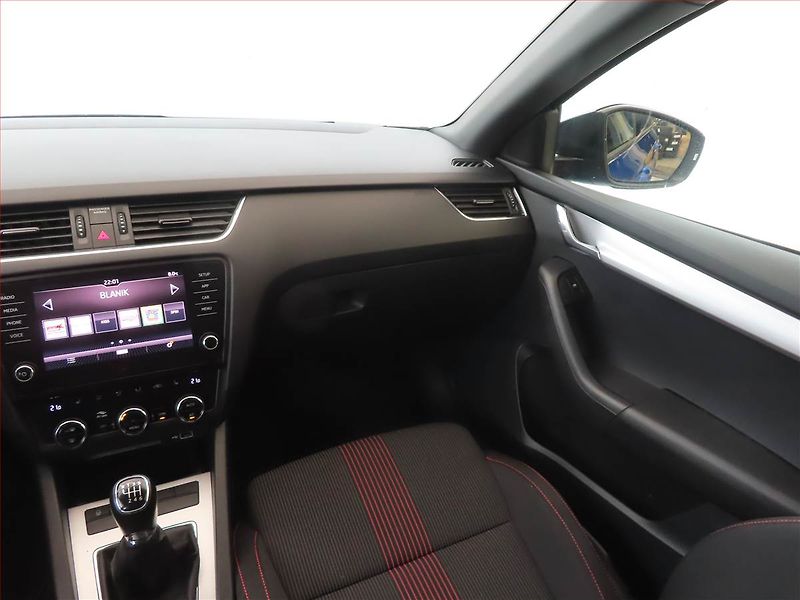 Škoda Octavia (2019) Ambition 1.5 TSI, Serv.kniha - fotka 8 z 16