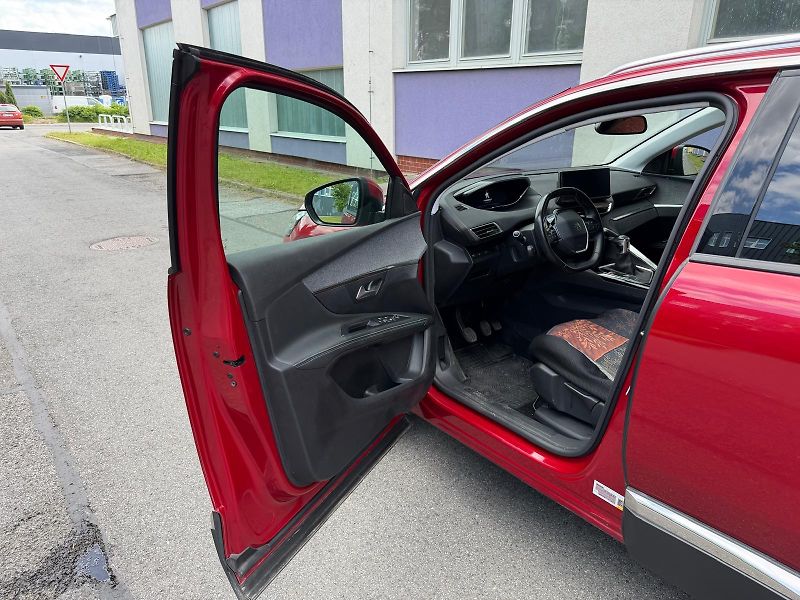 Peugeot 5008 1,5 HDi ALLURE PACK /1.maj./ČR - fotka 8 z 26