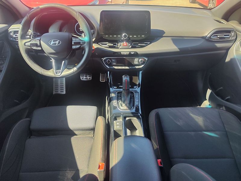 Hyundai i30 1.5 T-GDi/103kW N-Line DCT - fotka 14 z 33