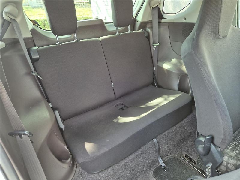 Toyota iQ 1,0 i 50Kw Klima Webasto ALU - fotka 15 z 26