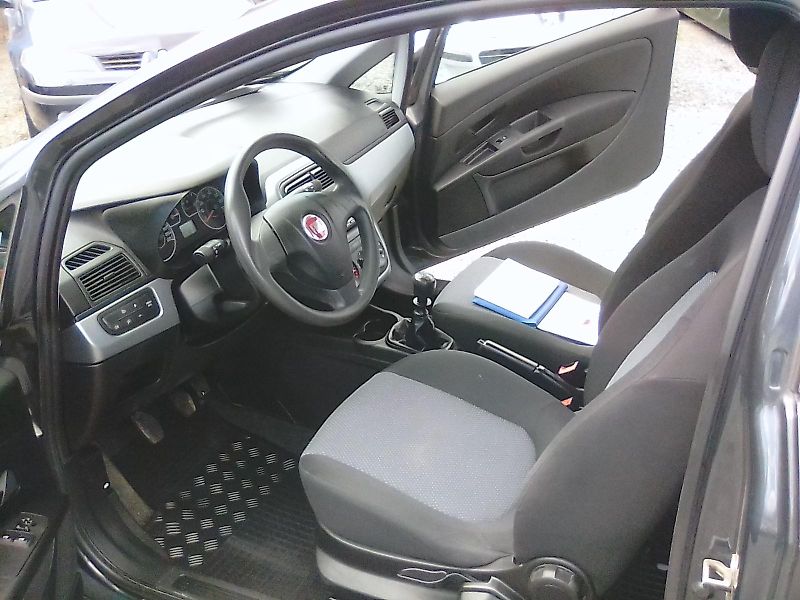 Fiat Punto (2010) 1.2i , 2.majitel - fotka 14 z 32