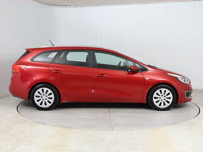 Kia Ceed (2015) 1.6 CRDi, Tempomat - fotka 6 z 14