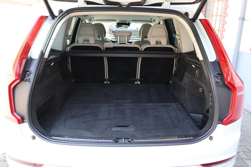 Volvo XC90 (2019) B5 AWD Inscription - fotka 20 z 21