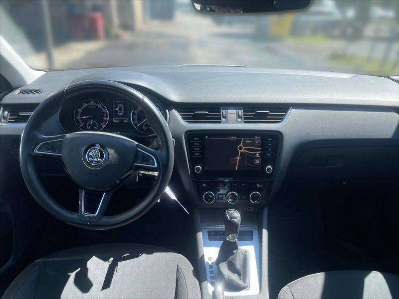Škoda Octavia 1,5 TSI 110 Ambition DSG - fotka 9 z 11