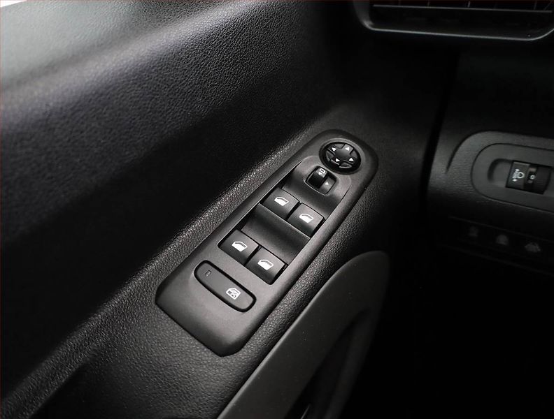 Citroën Berlingo (2019) Feel 1.5 BlueHDi, 5Míst, ČR - fotka 16 z 20