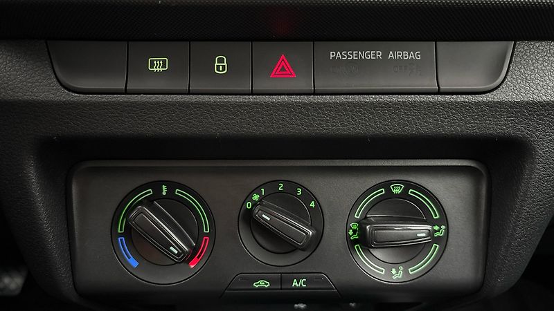 Škoda Fabia 1.0 TSI Ambition Combi - fotka 13 z 22