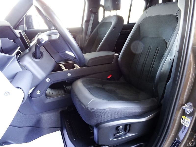 Land Rover Defender 110 D300 221kW Black Packet ČR - fotka 21 z 33