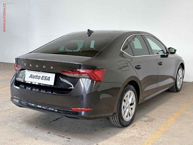 Škoda Octavia (2021) 1.5TSi, ČR, AC, výhřev sed. - fotka 4 z 17