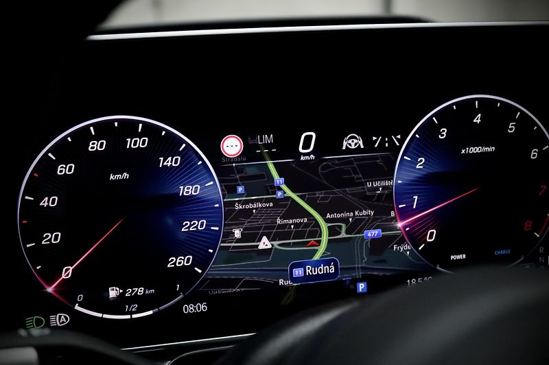 Mercedes-Benz Třídy S 580 Long 4Matic V8 370 kW - fotka 25 z 43