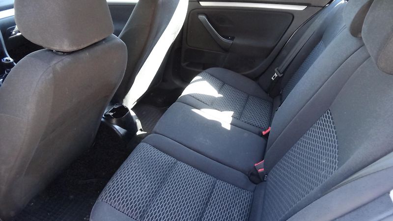 Volkswagen Golf Kombi 1.6TDi Klima, Navi - fotka 5 z 10
