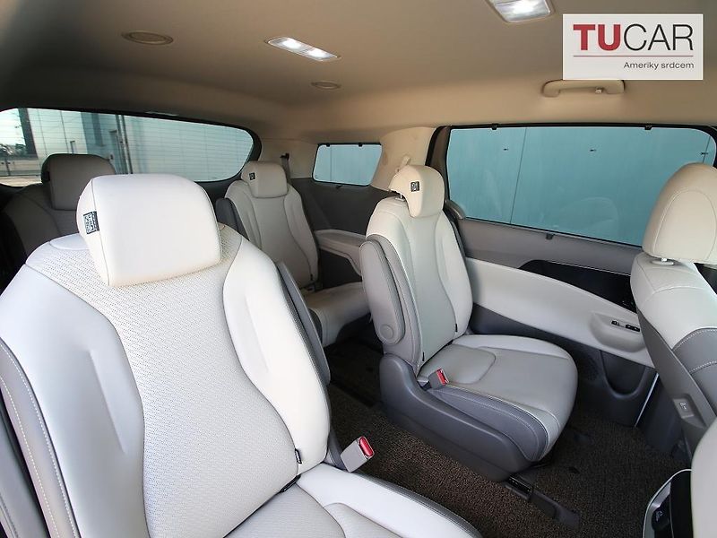 Kia Carnival (2024) 1.6 HEV Automat 6+3 Místa  - fotka 30 z 40