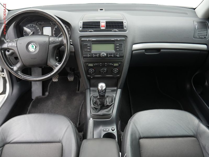 Škoda Octavia (2006) 2.0 FSI, nez.topení - fotka 7 z 20