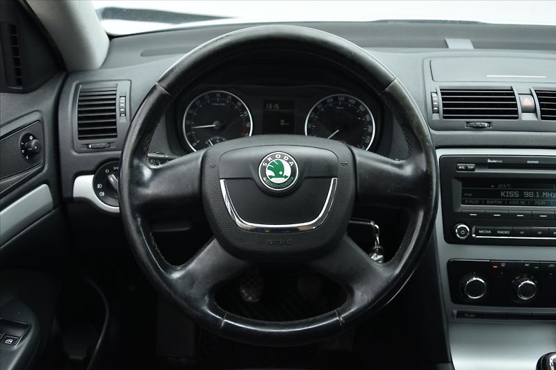 Škoda Octavia 1.6 TDI  77kW KLIMA SERVIS.KN. - fotka 13 z 19
