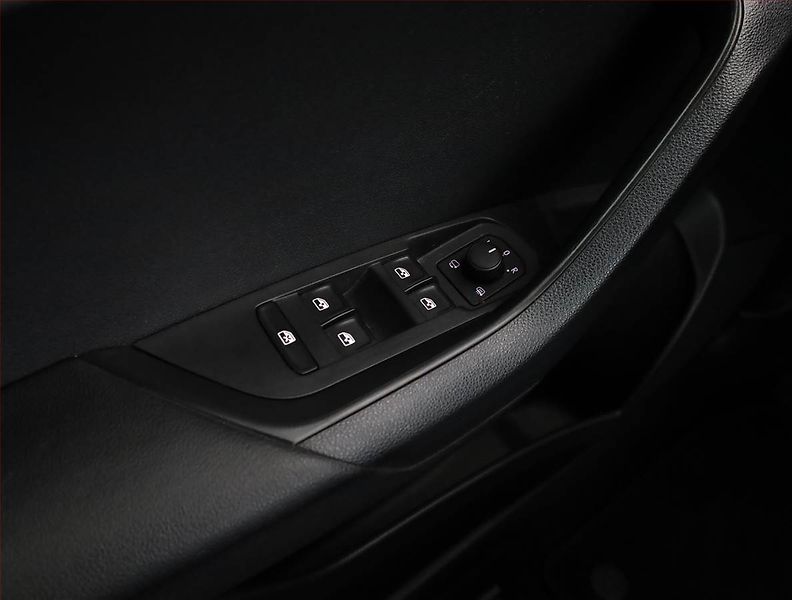 Škoda Karoq (2020) 1.5 TSI - fotka 15 z 17