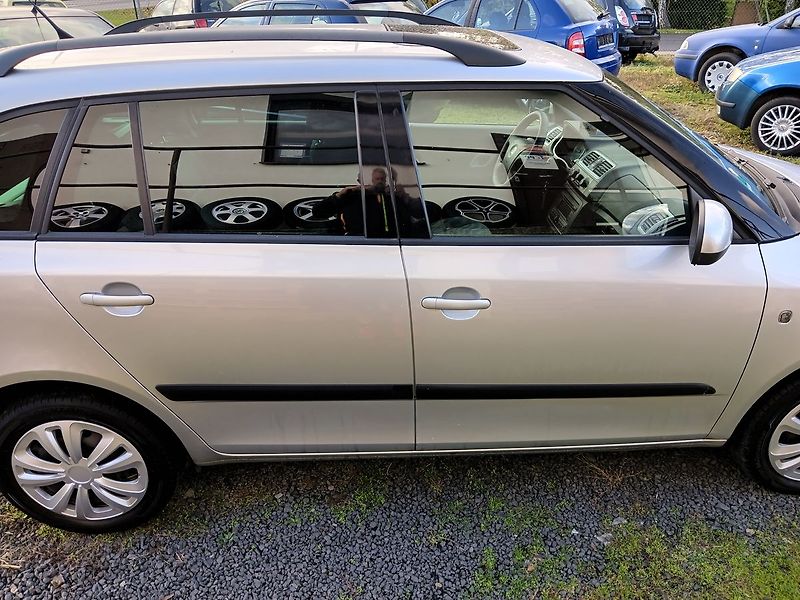 Škoda Fabia 1.6 Combi Ambiente - fotka 6 z 33