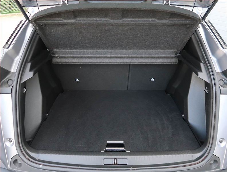 Peugeot 2008 (2023) 1.2 PureTech - fotka 14 z 25