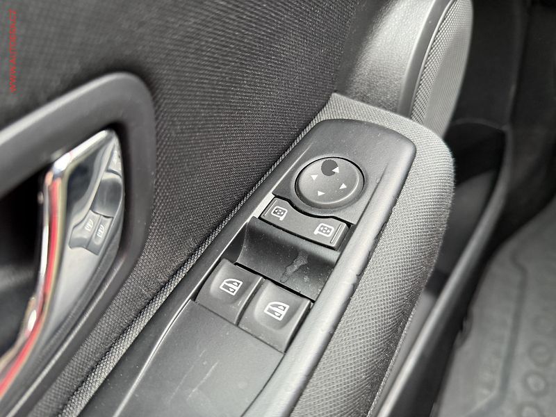 Renault Mégane (2014) 1.5 dCi, ČR, AC, tempo, park - fotka 11 z 16