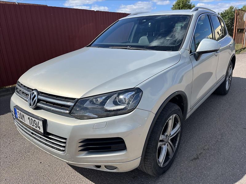 Volkswagen Touareg 3,0 TDi V6 180KW 4x4 TAŽNÉ - fotka 1 z 50