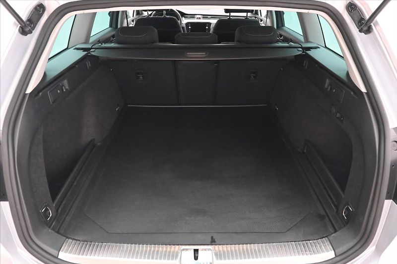 Volkswagen Passat 2,0 TDI 110 kW DSG Business Zá - fotka 10 z 32