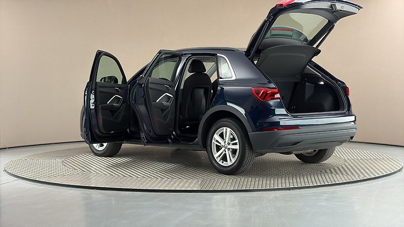 Audi Q3 2.0 35TDI S Tronic - fotka 7 z 24
