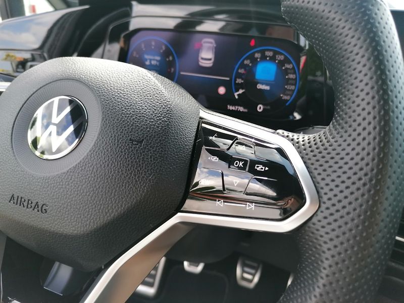 Volkswagen Golf (2022) 1.5 TSi R-LINE IQ-Drive - fotka 20 z 29