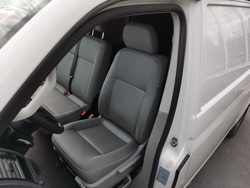 Volkswagen Transporter (2015) 2,0TDI,103KW,L2,H2,TAŽNÝ,SER.K - fotka 14 z 28