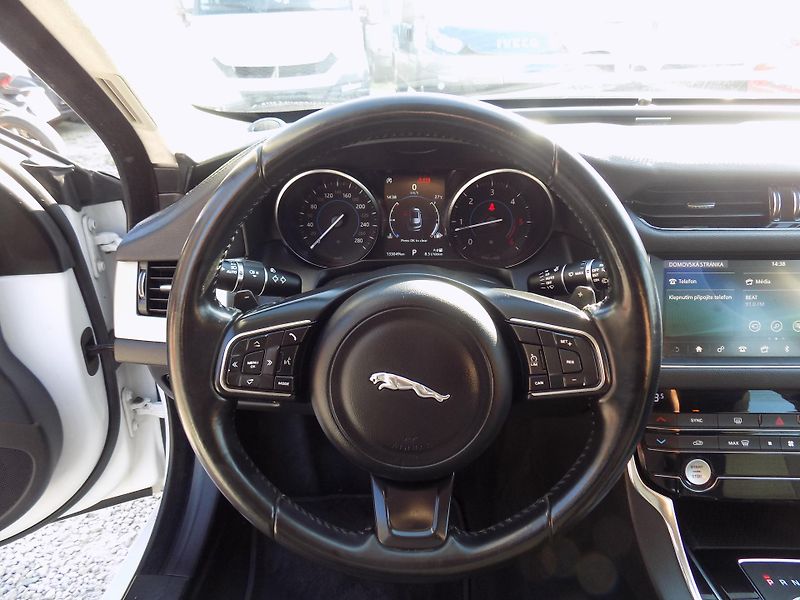 Jaguar XF 20D 132 KW  - fotka 30 z 36