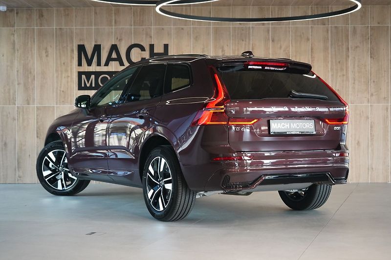 Volvo XC60 B5 AWD PLUS Dark LCI, H/K, LED - fotka 11 z 48