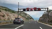 Na dálnici. Reportéři Deníku vyzkoušeli při cestě na Jadran delší trasu přes Bratislavu, Maďarsko, Záhřeb až do Zadaru a Šibeniku. Zhruba tisíc kilometrů. Z Chorvatska se pak vraceli přes Slovinsko a Rakousko