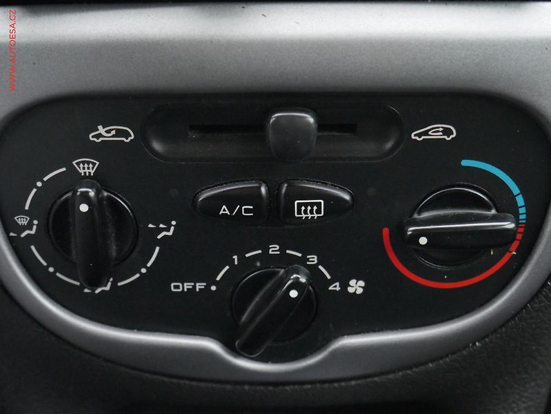 Peugeot 206 (2005) 1.1i SW, AC - fotka 13 z 14