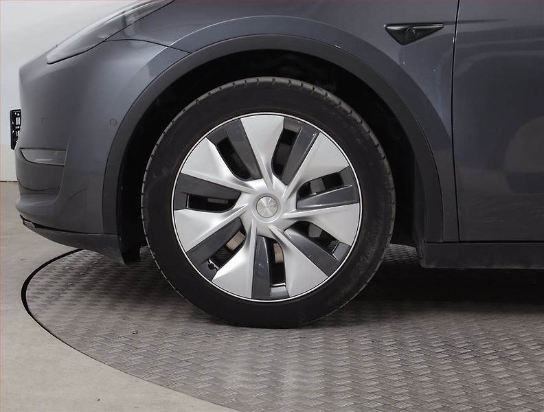 Tesla Model Y (2022) Long Range AWD 79kWh, SoH 89% - fotka 15 z 24
