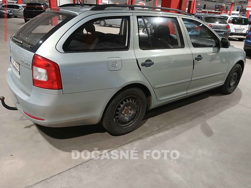 Škoda Octavia (2011) 1.6TDi, AC, el. výbava - fotka 2 z 3