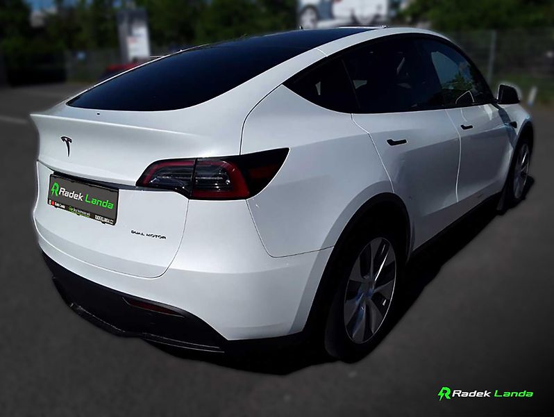 Tesla Model Y (2023) Long Range AWD Berlín - fotka 4 z 11