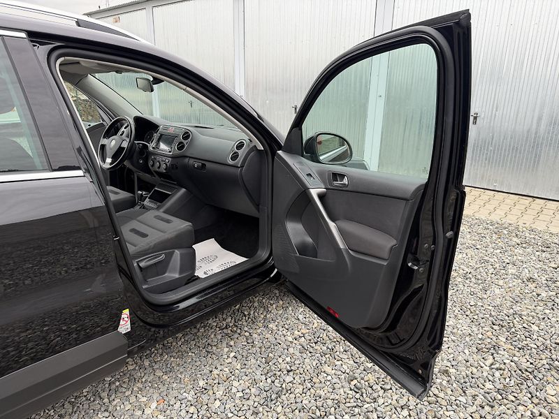Volkswagen Tiguan 140PS 4x4 DSG PANORAMA - fotka 121 z 158