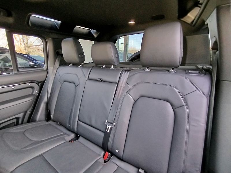 Land Rover Defender (2026) HSE X-Dynamic D350 110 - fotka 21 z 34