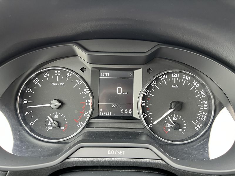 Škoda Octavia 1.6TDi 81kw KLIMA TEMPOMAT ALU - fotka 15 z 42