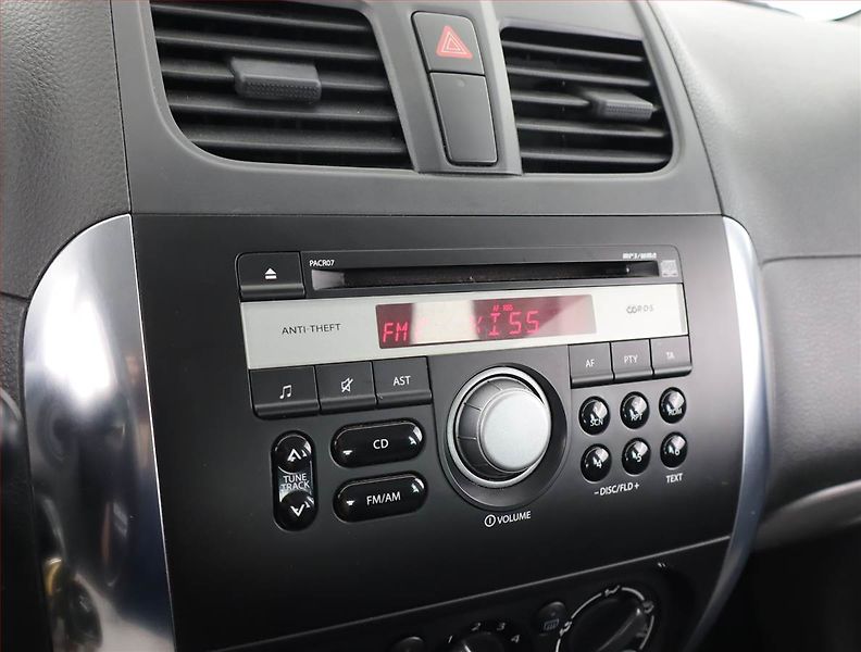 Suzuki SX4 (2012) 1.6 VVT - fotka 16 z 17