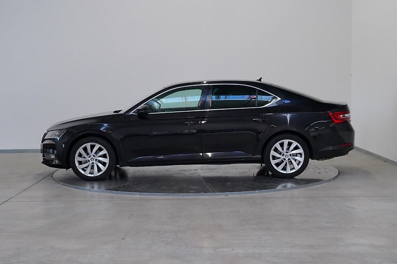 Škoda Superb - fotka 3 z 29