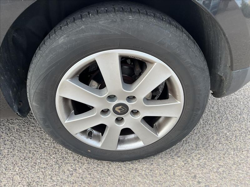 Renault Mégane 1,6 i KLIMA ALU 2x KOLA - fotka 35 z 36