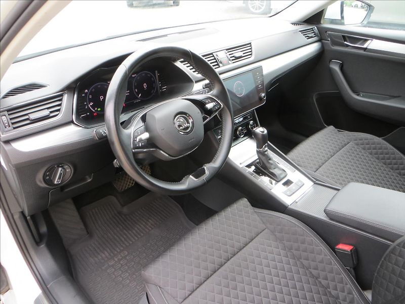 Škoda Superb 2,0 TDI Ambition DSG TAŽNÉ ČR - fotka 14 z 26