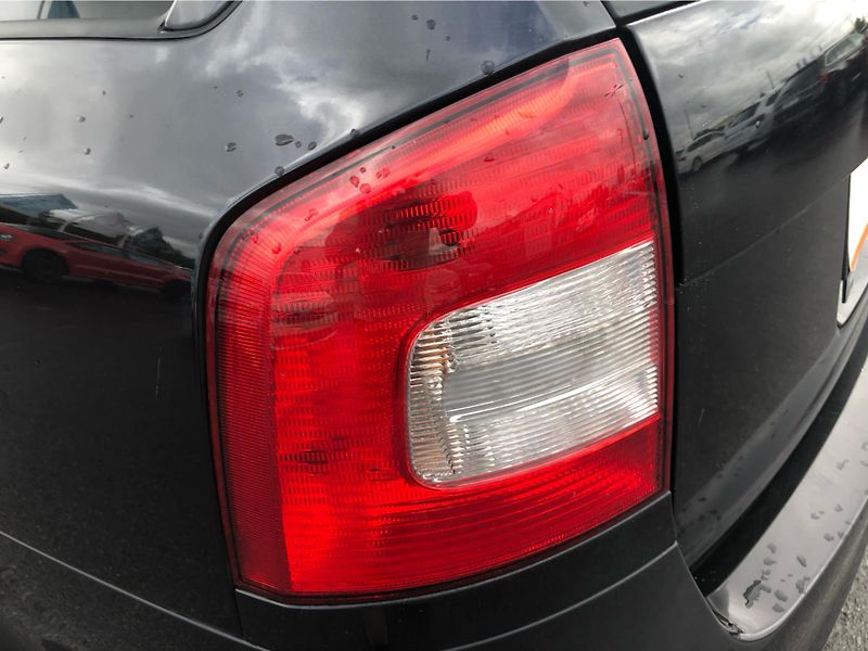 Škoda Octavia Combi 1.6 TDi Elegance - fotka 26 z 28