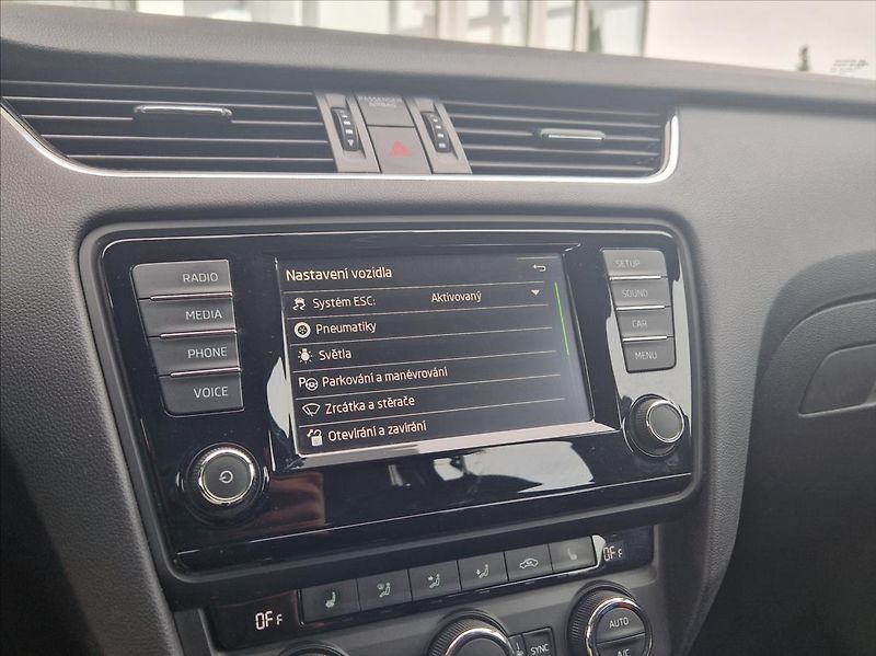 Škoda Octavia 2,0 TDI 110kW TAŽNÉ VÝHŘ. NOSI - fotka 35 z 41