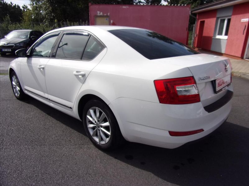 Škoda Octavia 1,6 TDI Ambiente 81kW ČR - fotka 6 z 28