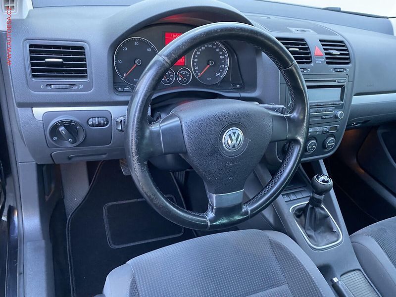 Volkswagen Golf (2009) 1.9 TDi, AC, park.čidla - fotka 12 z 15